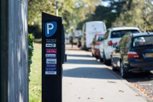 Read more about the article Wyższe mandaty za parkowanie na chodniku