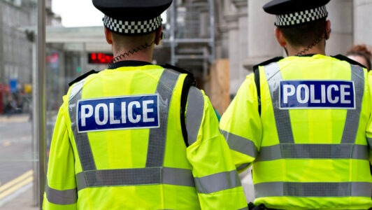 Dwóch policjantów ranionych nożem w Londynie