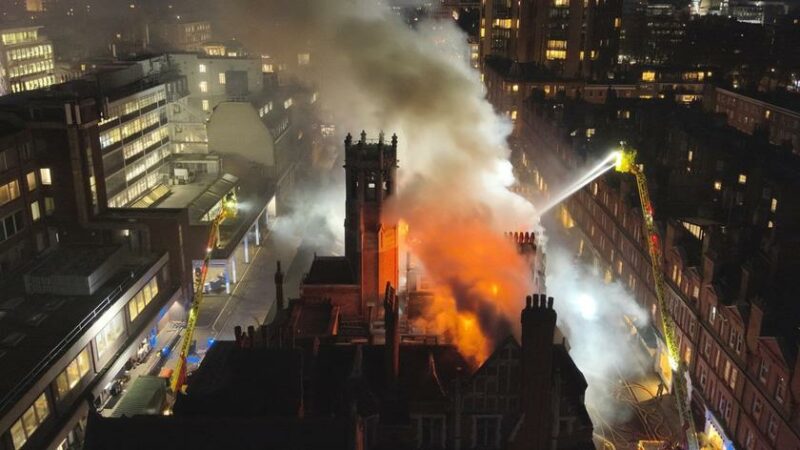 You are currently viewing 125 strażaków gasiło pożar znanego hotelu