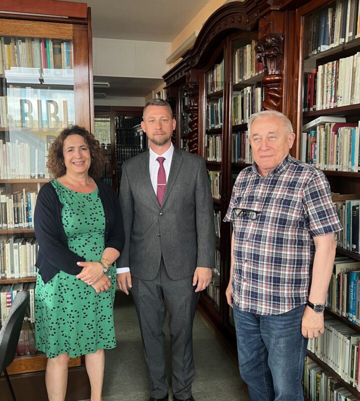 You are currently viewing Brytyjska dyplomatka odwiedziła POSK