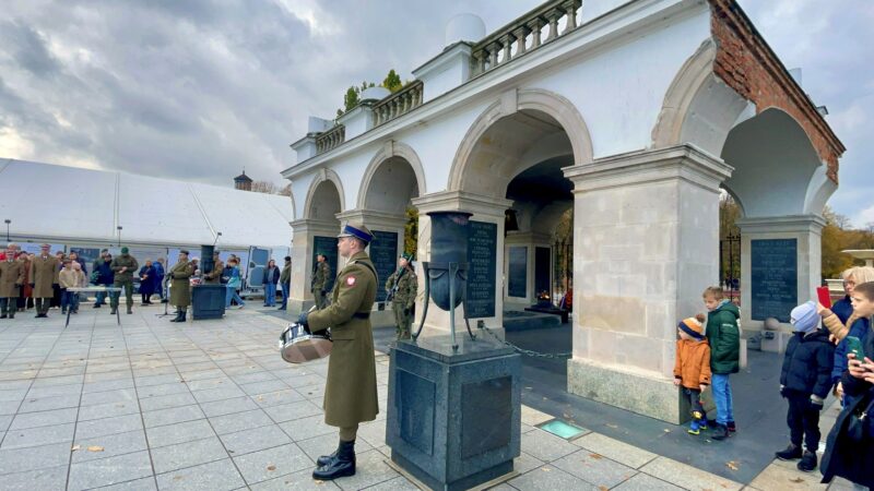 You are currently viewing Grób Nieznanego Żołnierza w Warszawie ma 100 lat