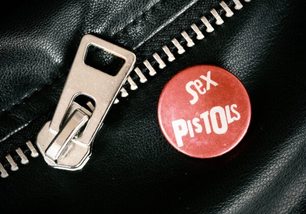 Sex Pistols ogłaszają trasę „Anarchy in the UK”