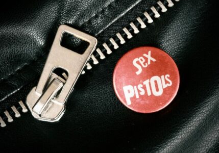 Sex Pistols ogłaszają trasę „Anarchy in the UK”