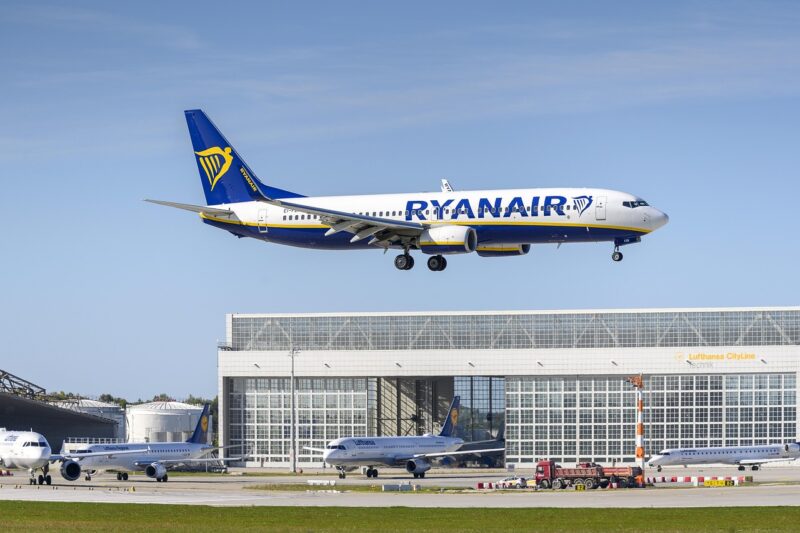 You are currently viewing Ryanair wprowadza nowe trasy z Warszawy w zimowym rozkładzie lotów