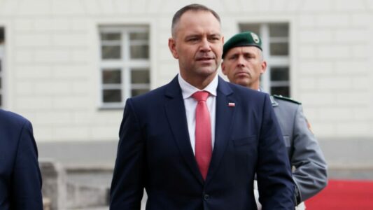 Karol Nawrocki trzeci w rankingu prezydentów III RP według sondażu