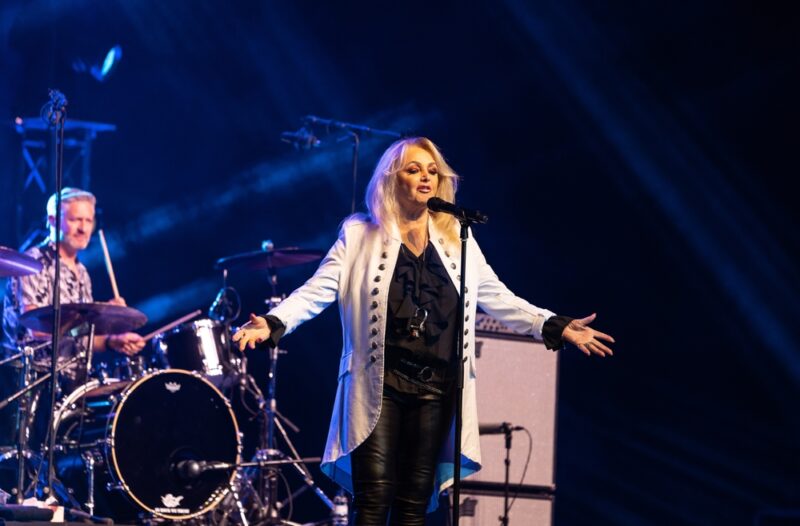 You are currently viewing Zmarła Bonnie Tyler, legenda muzyki lat 80.