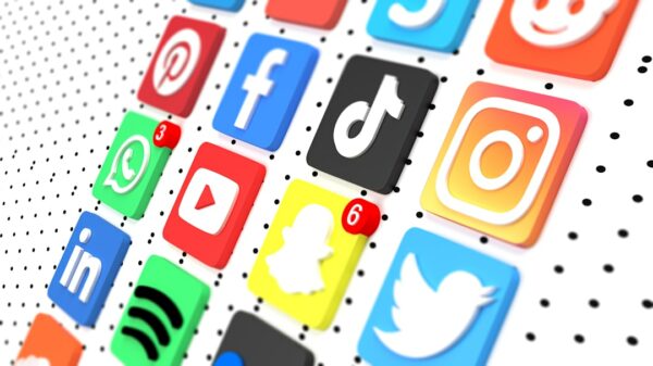 Dostajesz  zasiłek? DWP sprawdzi Twojego Facebooka