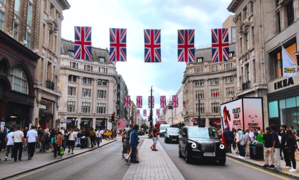 Oxford Street bez aut. Londyn stawia na pieszych