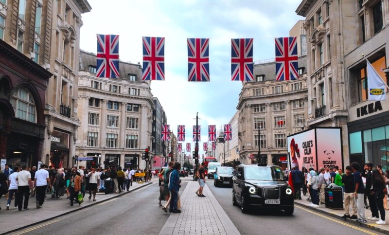 You are currently viewing Oxford Street bez aut. Londyn stawia na pieszych