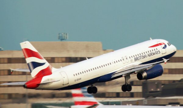 Płonący powerbank na pokładzie samolotu British Airways